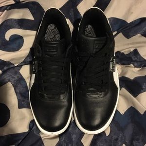 Puma g vilas size 9.5 white on black clean